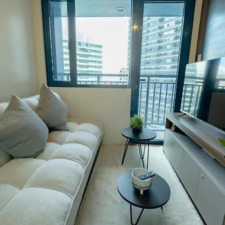 Modern Living 2 Makati Aparthotel